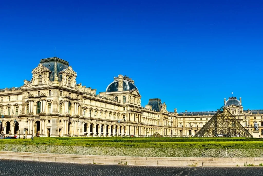 Descubra o Louvre: Tesouro da Cultura e da Arte Mundial
